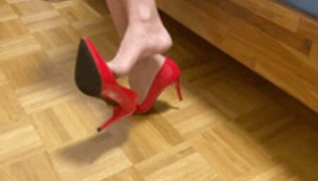 DANGLING HEEL FROM A BIG TOE - MOV HD