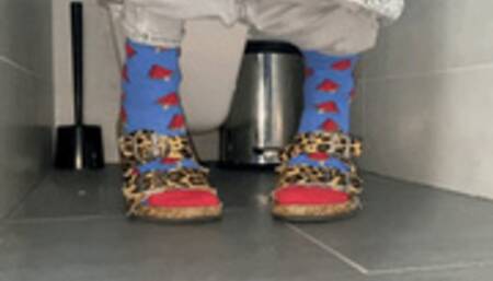 SOUND OF KIRA PEEING - MOV Mobile Version