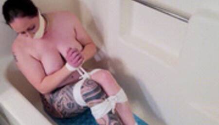 MinxGrrl - Bound and Gagged in the Shower (WMV Format)