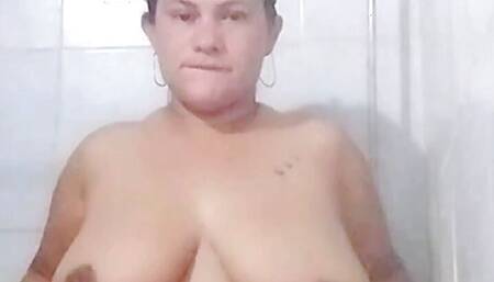 Excited BBW showing my big tits for the camera while taking a bath. Any proposal to fuck?