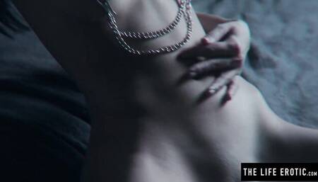 Conquering Iveta's pussy fingering porn