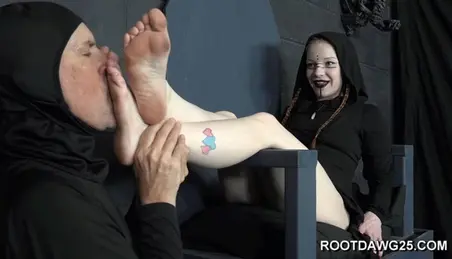 Amy Quinn Feet Porn - Foot Smelling Amy Quinn Porn Videos (12) - FAPSTER