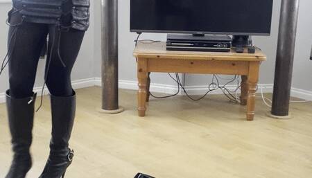 changing into latex catsuit hood and gasmask and cumming hard