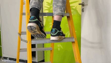 ALL DAY WORKING MY POOR SWOLLEN FEET - MOV Mobile Version