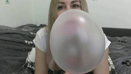 Look at me and blow huge, thick, pink bubbles until they burst MP4 HD 720p