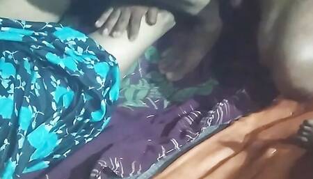 Bos ko rat me bola kar ki chodai apni ladki ke sat