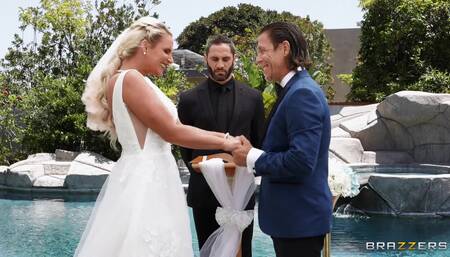 MILF married a guy, but didn't tell him she was a lesbian