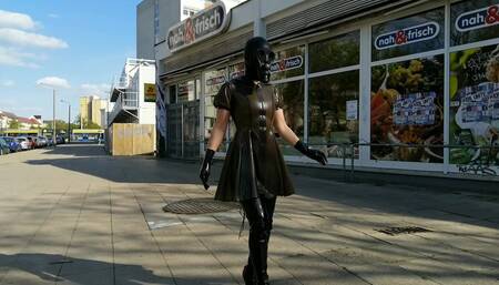 Walking outdoor in my smoky -transparent Latexdress, Overkneeboots and Gasmask