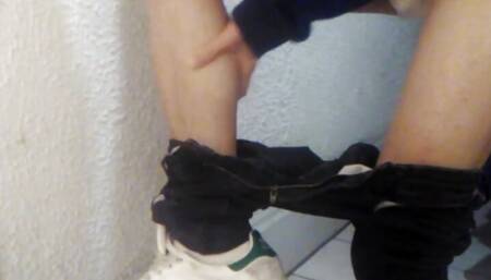 Twink shows his calves for feet fetish lovers