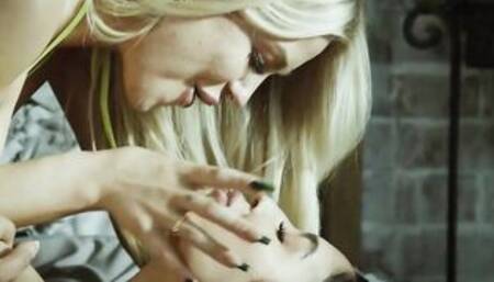 Lesbians Vanessa Sky & Jazlyn Ray Take Turns Eat Pussy