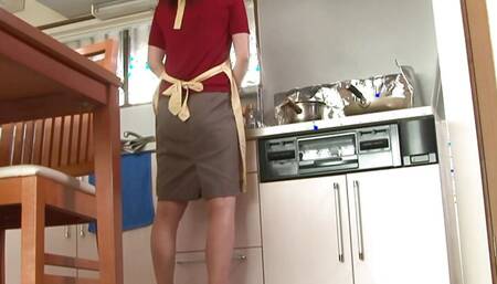 JAPANESE HOT MILF GETS A DILDO FUCK AFTER ASTURBATING ON THE