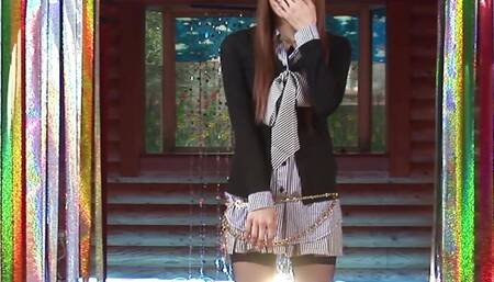 JAPANESE SLUT ENJOYS BIG DILDO IN PUSSY BEFORE RIDING COCK