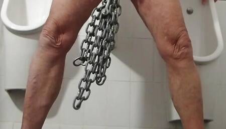 exhib at tre toilet waith heavy chain on balls