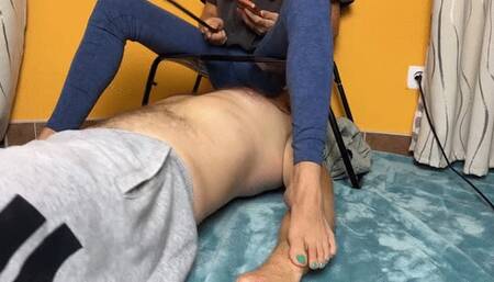 Face sat in the Facesitting Chair (Blue Leggings) - WMV