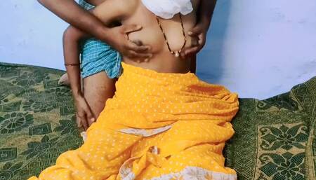 Desi Bhabhi in Yellow Colour Saree Fuking