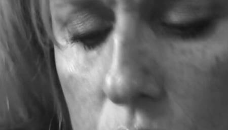 Milf Jodi West Fucks Herself With Glass DIldo