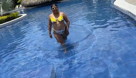 Balbina sexy foot teasing in the pool