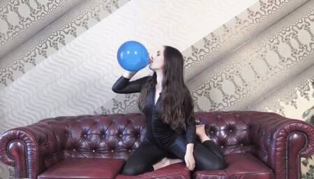 Isa loves wetlook and balloons - mp4 1080p