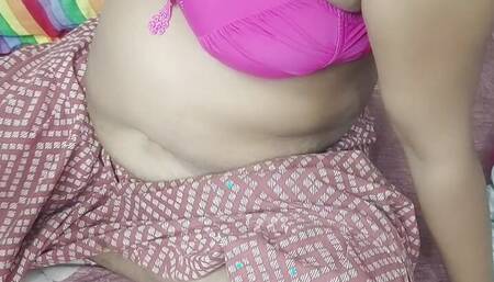 Desi housewife pussy fingering.