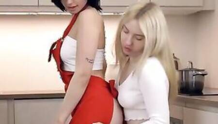 Baiba Doll has decided to cook dinner for her lover Lisbet, but ti turns out