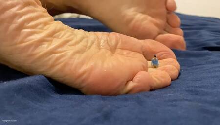 MEAN GIANTESS MAKES HER FRIEND CRUSH HER SHRUNKEN TINY BOYFRIEND - MP4 Mobile Version