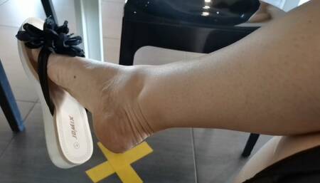 Sexy flip flops in a public bar 1080HD