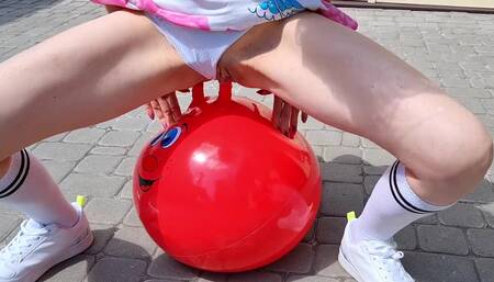 Fortunately there are two horns on the gym ball that I can ride in my outdoor solo session