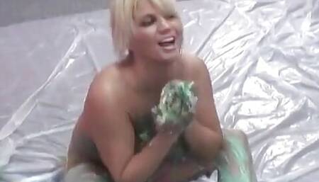 Nude broad lathers up with deserts on floor