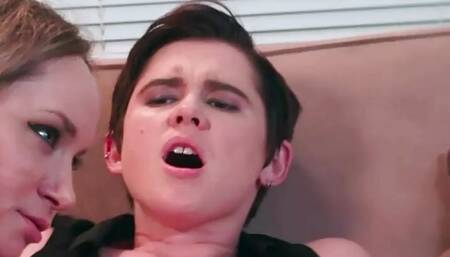 Squirting Threesome!!