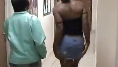 Curvy ebony fucks dark skin slut with a strap on in bed