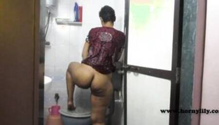 Indian College 18 Year Old Big Ass Babe In Bathroom Taking Shower