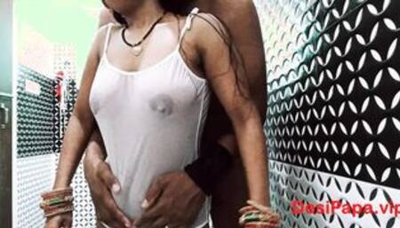 Hot Indian Bhabhi ki Zordaar Bathroom Mai Chudai In Hindi Audio