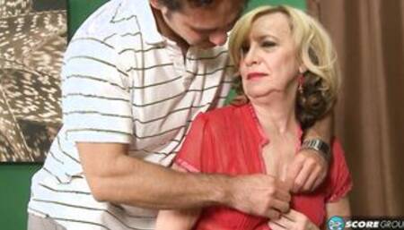 Daughter fucks good, but mom fucks better