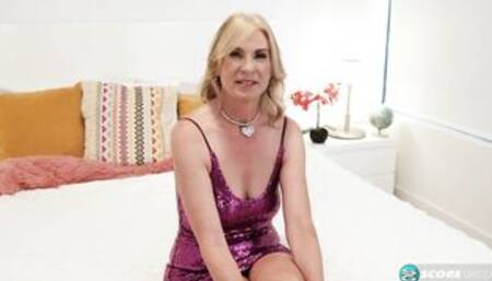 Joanna is a very lusty GILF