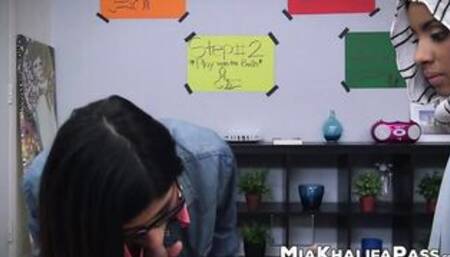 Gorgeous Arab pornstar Mia Khalifa sucks dick with friend