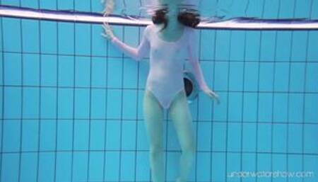 Czech teen Roxalana's swimming talent shines brightly