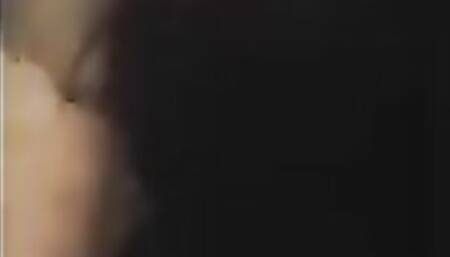 Isi fute iubita in cur