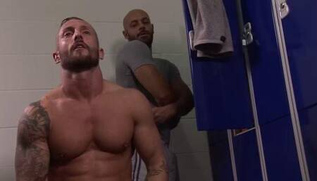 Bruno Fox Finds a Horny Man in the Locker Room