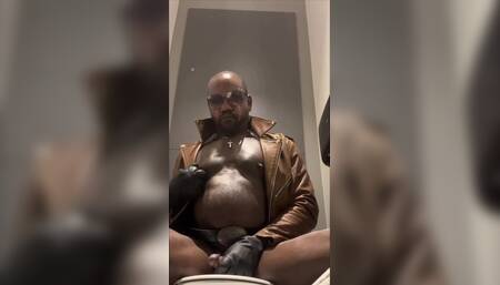BBC Muscle Daddy Restroom Bate & Heavy Cum Session