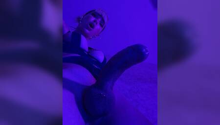 alissansara jerks off and sucks a good dildo, this girl want to get sucked and cum all over your mouth