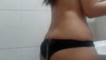 Moroccan woman having sex in the bathroom