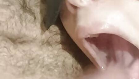 Amateur blowjob...young girl taking cumshot in the face..