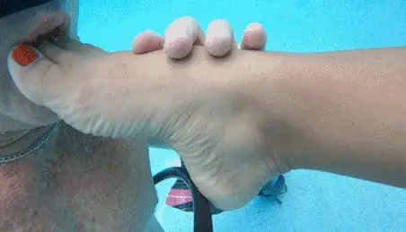 Underwater Footjob - Foot Fetish Underwater Porn Videos (2) - FAPSTER