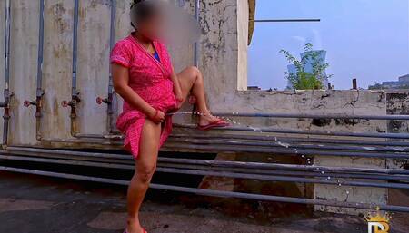 Desi Bhabhi Outdoor Standing Pee