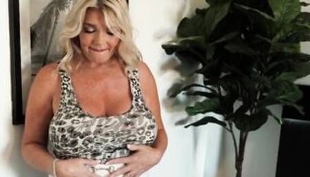 A new gigantic-tits cougar from New Zealand