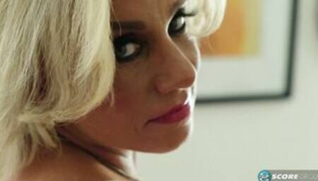 Payton plays with her dildos