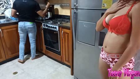 He Catches the Sexy Stepsister with Huge Big Tits in the Kitchen and I Manage to Fuck Her Well