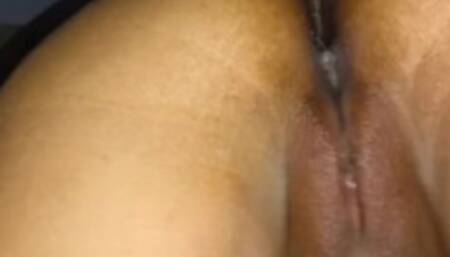 ठूलो कुकुरले मेरो योनी तोड्छ मलाई कडा सेक्स दिन्छ