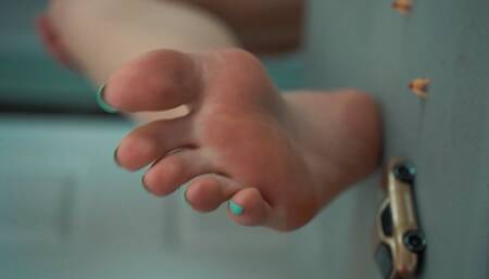 Giantess Comes To Town