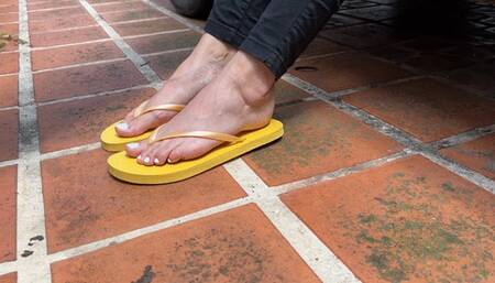 Kaena and her Fiat about to leave